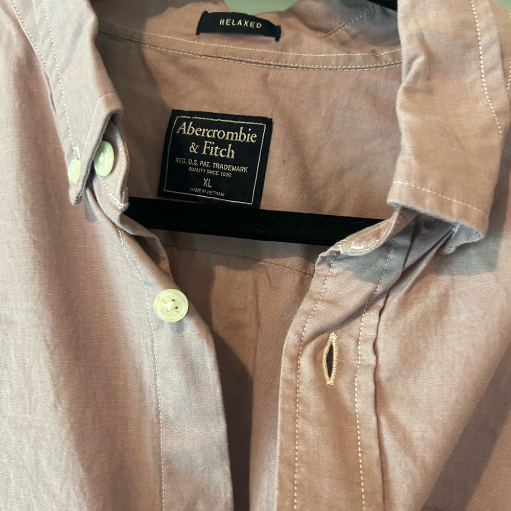 Men’s A&F mauve button down
